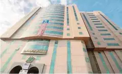  ??  ?? HOTEL Abraj Al-Janadriyah yang menjadi satu daripada pusat penginapan jemaah haji Malaysia.
