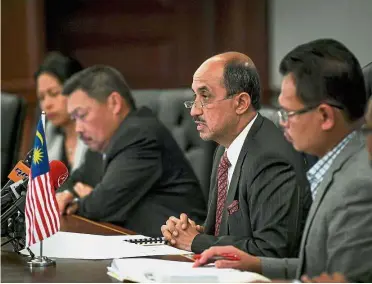  ?? — Bernama ?? Briefing the media: Dr Zulhasnan speaking during a press conference in conjunctio­n with Najib’s visit to the United States at the Malaysian Embassy in Washington.