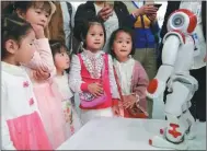  ?? YANG JUN / CHINA DAILY ?? Little robots captivate young attendees during the Guiyang Internatio­nal Big Data Expo.