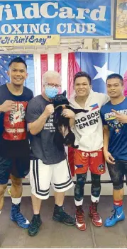  ??  ?? Freddie Roach with (from left) Eumir Marcial, Jerwin Ancajas and Jonas Sultan.