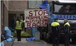  ?? ?? Des tentes installés devant le Bureau de la protection internatio­nale sur Mount Street à Dublin, le 16 mars 2024.