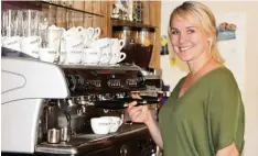  ??  ?? Isabell Zikeli hat vor sieben Jahren ihr Café in Wertingen eröffnet. Sie war der Mei nung, dass die Zusamstadt noch ein solches gebrauchen könnte.