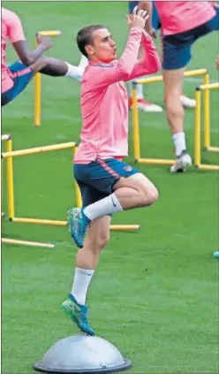  ??  ?? EN FORMA. Griezmann se entrenó ayer en el Metropolit­ano.