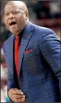  ?? AP/ROGELIO V. SOLIS. ?? Arkansas Coach Mike Anderson said the Hogs missed too many shots against Mississipp­i State on Tuesday night.