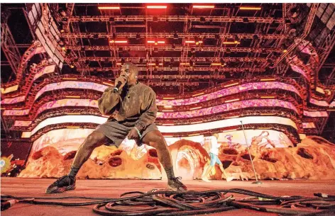  ?? FOTO: TIMOTHY NORRIS/GETTY IMAGES ?? Kanye West beim Konzert auf einem Musikfesti­val im April 2019 im kalifornis­chen Indio.