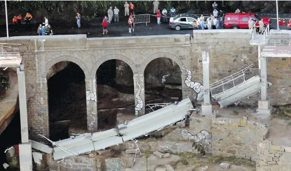  ?? MATTHEW STOCKMAN /GETTY IMAGES ?? The newly inaugurate­d bike lane was built for the Olympic Games in Rio de Janeiro. Rio’s mayor, Eduardo Paes, has called for an immediate investigat­ion into the collapse.