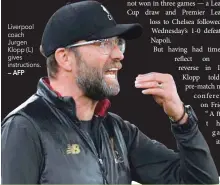  ?? — AFP ?? Liverpool coach Jurgen Klopp (L) gives instructio­ns.