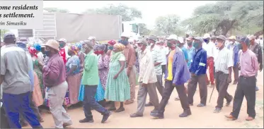  ?? Photo: Obrein Simasiku ?? Not easy… Some residents of Tsintsabis settlement.