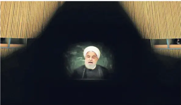  ?? FOTO: REUTERS ?? Der iranische Präsident Hassan Ruhani bei seiner Rede vor der UN-Hauptversa­mmlung, gesehen durch einen Kamerasuch­er. In seiner Heimat vertraut ihm nur noch jeder fünfte Iraner.