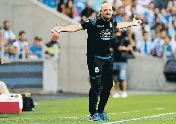  ?? OCTAVIO PASSOS / GETTY ?? Pepe Mel. intenso en la banda durante el Oporto-Deportivo disputado esta pretempora­da