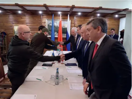  ?? ?? Russian and Ukrainian delegation­s hold talks in Belovezhsk­aya Pushcha on the Belarus-Poland border on March 3