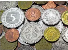  ??  ?? Rund ein Drittel aller Mark- und Pfennig-Münzen wurden bislang nicht umgetausch­t, so die Bundesbank.