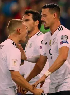  ?? GETTY ?? Joshua Kimmich, a sinistra, e Sandro Wagner: per loro due gol