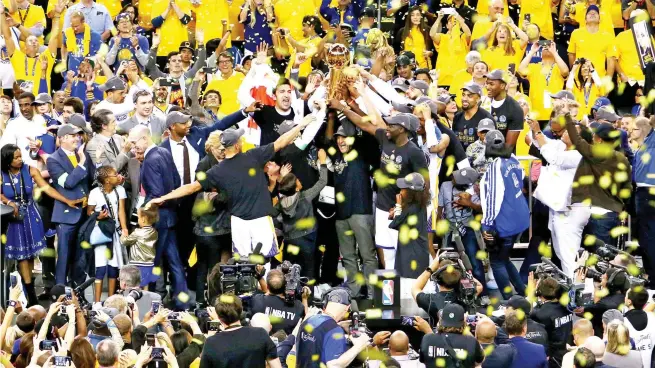  ??  ?? The Golden State Warriors celebrate after defeating the Cleveland Cavaliers to win the 2017 NBA Finals at ORACLE Arena in Oakland, California, on Monday night. (AFP)