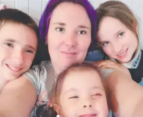  ?? ?? Townsville mum Jessica Carr will be forced to camp with her young family due to the housing crisis. She's pictured with Ricky, 14, Talisha, 12, and Hayley, 5.