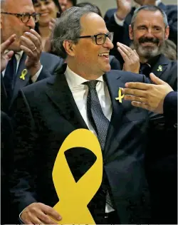  ?? (SIPA) ?? El presidente de la generalita­t Quim Torra con el lazo amarillo gigante.