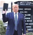  ?? FOTO: AP ?? Vor der St.-John-Kirche in Washington: Donald Trump mit Bibel.
