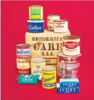  ??  ?? Die allererste­n Care-Pakete, die 1946 nach Wien kamen, enthielten „Ten-in-OneRatione­n“aus Beständen der US-Armee. Seife, Kondensmil­ch, Fette, Milch-, Kakao- und Kaffeepulv­er wurden bald um Corned Beef und Schokolade ergänzt.