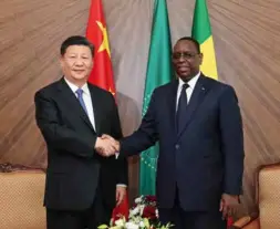  ?? 摄影 谢环驰/新华社 ?? 7月21日，中国国家主席习近平在­达喀尔同塞内加尔总统­萨勒举行会谈。