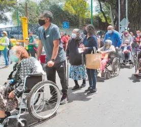  ?? /OMAR FLORES ?? Por momentos las filas eran largas para ingresar a los centros de Iztapalapa,