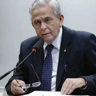  ?? :Lúcio Bernardo Júnior - 24.fev.2016/Câmara dos Deputados ?? O deputado Pedro Fernandes teve nome vetado para comandar o Ministério do Trabalho por conta de diferenças políticas no Maranhão com a família Sarney