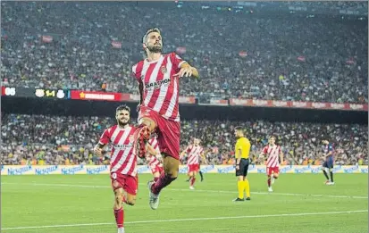  ?? FOTO: PERE PUNTÍ ?? Stuani y Portu celebran un tanto del atacante charrúa en el Camp Nou ante el Barcelona