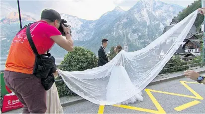  ??  ?? Ja-Sagen ist in Hallstatt beliebt. Viele Bewohner würden zu den Massentour­isten lieber Nein sagen.