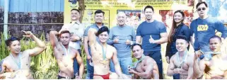  ??  ?? Winners in the #ginoongval­entino2018 held during the third anniversar­y celebratio­n of Star Samson Gym display their medals as they pose with officials and organizers of the event. They are (grassroots category) Jay R Dee Arellano, Jerome Miras, CJ Rada...