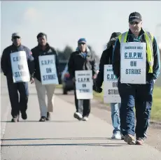  ?? JASON PAYNE ?? Rotating strikes by Canada Post workers since October have been disrupting mail delivery across the country.