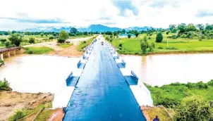  ?? ?? The newly constructe­d Kudzum Bridge in Adamawa state by NEDC