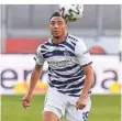  ?? FOTO: IMAGO ?? Für Duisburgs Aziz Bouhaddouz wurde es emotional.