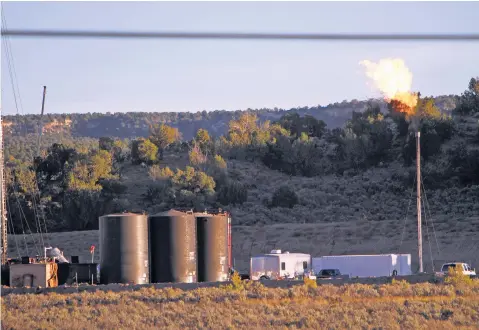  ?? LUIS SÁNCHEZ SATURNO/NEW MEXICAN FILE PHOTO ?? An oil and gas wellhead flares in the Chaco Canyon area in October 2014. Oil and gas developmen­t infused $2.8 billion into New Mexico coffers during the 2020 fiscal year and marked its second-highest total revenue ever reported, according to a report released Dec. 21. Under a new proposal, operators would need to reduce their waste by a fixed amount every year to achieve an ultimate gas capture rate of 98 percent by December 2026.