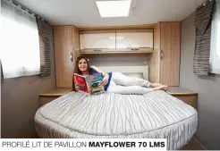  ??  ?? PROFILÉ LIT DE PAVILLON MAYFLOWER 70 LMSI De manière plus attendue, la gamme Mayflower privilégie le lit central. Caractéris­tique propre à tous les modèles, le couvre-lit matelassé de série.