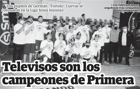  ?? FOTO: JORGE LUIS COTA ?? > Los Televisos posan orgullosos tras conquistar
el campeonato.