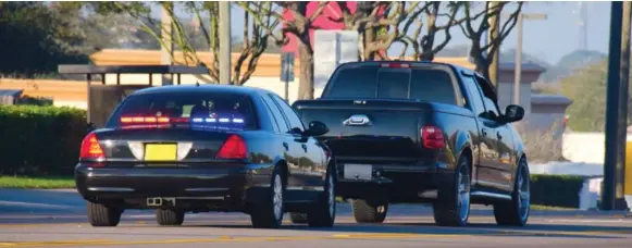  ?? TORONTO STAR FILE PHOTO ?? It is legal for police officers to break the speed limit in the performanc­e of their duty, but only if they’re using a police department vehicle, according to the Highway Traffic Act.