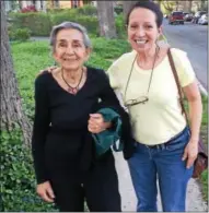  ?? L.A. PARKER - THE TRENTONIAN ?? Trinity Church of Princeton One Table Cafe “Take It To The Streets” message activated as Trenton’s Laura Mora (right) met up with thisuniden­tified Princeton resident.