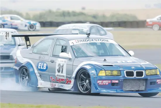  ?? Pictures: Tony Alves ?? OLD, FAST BEEMERS. Topping the Inland Championsh­ip this year will mostly be rounds of the Bridgeston­e BMW Club Racing Series.