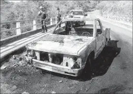  ?? European Pressphoto Agency ?? THE ATTACKERS apparently used a burning vehicle to trap the police officers, who were traveling in a convoy en route to Guadalajar­a. Then they opened fire.