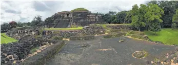  ??  ?? Der Maya-Tempel Tazumal gehört zu den wichtigste­n kulturgesc­hichtliche­n Stätten des Landes.