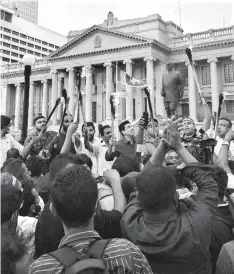  ?? ?? THE THRONG: Torchlit scene outside the old Parliament