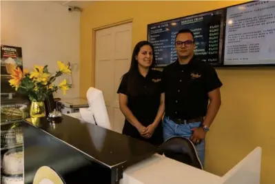  ?? JOSE CORDERO ?? María José Rodríguez y Jorge López, creadores de Praliné, su panadería. Ya ven otras oportunida­des.