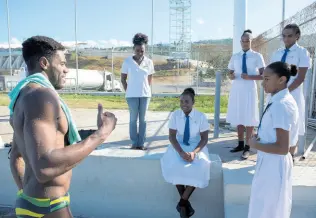  ?? ?? Jamaican Olympic diver Yona Knight-Wisdom shares diving knowledge with members of the Immaculate High School swim team and Kaizen swim club in between dives in a training session at the National Aquatic Centre in Kingston on January 16, 2020.