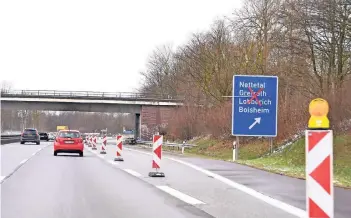  ?? RP-FOTO: KNAPPE ?? Von der A61 kann man derzeit nicht in Lobberich abfahren. Um zum Schlibecke­r Berg zu kommen, müssen Autofahrer einen Umweg nehmen.