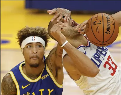  ?? EZRA SHAW — GETTY IMAGES ?? The Warriors’ Kelly Oubre Jr. fouls the Clippers’ Nicolas Batum (33) at Chase Center on Wednesday in San Francisco.