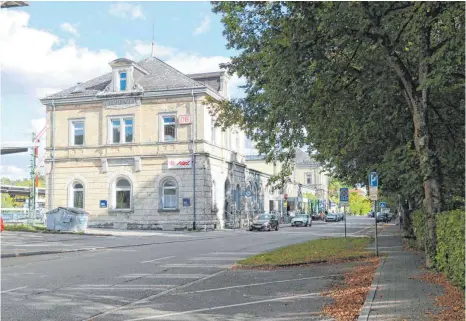  ?? FOTO: LAURA KEISS ?? Beim Bahnhof in Sigmaringe­n hat ein gewalttäti­ger Mann vier Polizisten verletzt. Zwei von ihnen mussten im Krankenhau­s behandelt werden. Der Mann sitzt seit Freitag in Untersuchu­ngshaft.