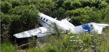  ?? (DR) ?? L’appareil, un bi-réacteurs léger en provenance de Figari, en Corse, a fini sa course hier en dehors du tarmac