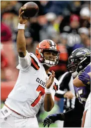  ?? PHIL MASTURZO / TNS ?? Quarterbac­k DeShone Kizer has accounted for 25 of the Browns’ 36 giveaways, including eight in the red zone on six intercepti­ons and two fumbles.