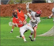  ?? AUSTIN HERTZOG - DIGITAL FIRST MEDIA ?? Perkiomen Valley’s Richie Marshall (9) and Boyertown’s Skylar Wallace collide during their PAC game Thursday.