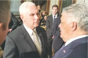  ?? FUENTE EXTERNA ?? El vicepresid­ente de EEUU, Mike Pence, saluda al canciller dominicano Miguel Vargas M.