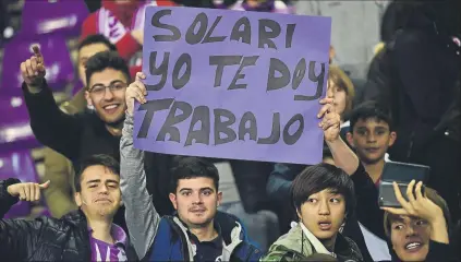  ?? FOTO: AP ?? En Zorrilla ironizaron con la delicada situación de Solari Habrá que ver si el argentino se sentará en el R. Madrid-celta del próximo sábado